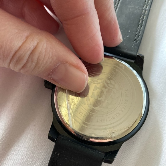 032)Kenneth Cole watch - Picture 3 of 6